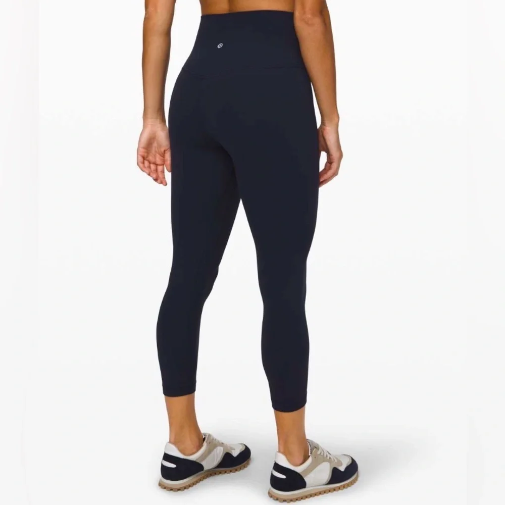 Lululemon sz 10 Align Crop 23